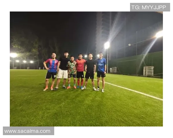 足球传奇球鞋与球星故事揭秘 穿越绿茵场的荣耀与梦想